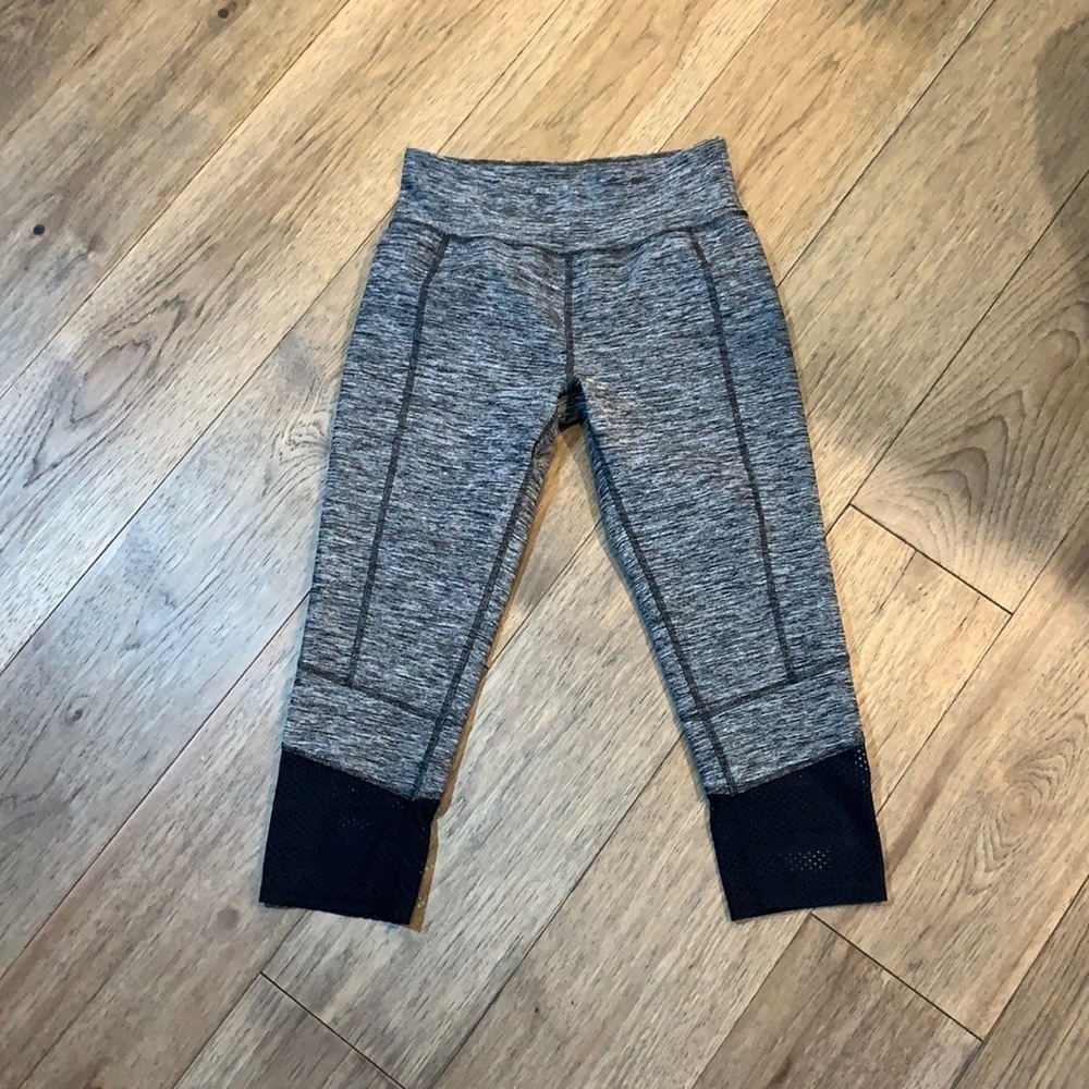 ABERCROMBIE & FITCH | grey mesh bottom workout leggings, size small